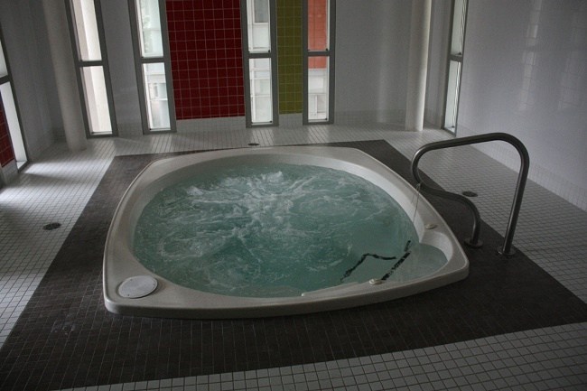 Millions of germs survive in Jacuzzis